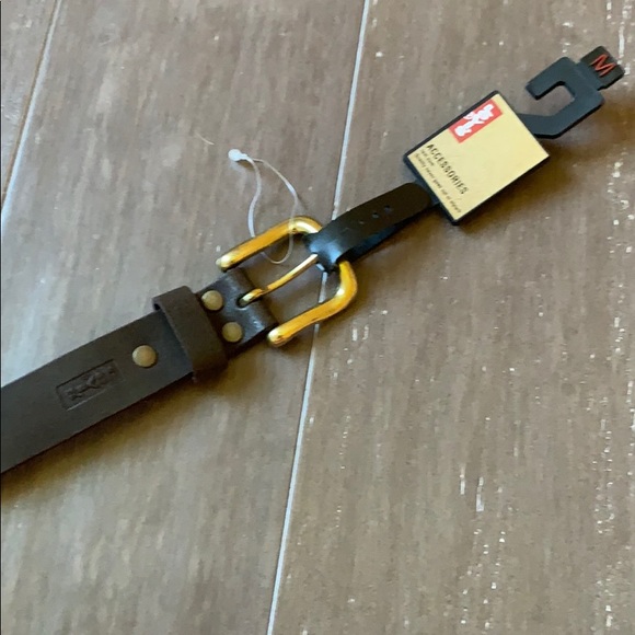 💰NWT Levi’s belt brown leather M / 28” - Picture 1 of 2